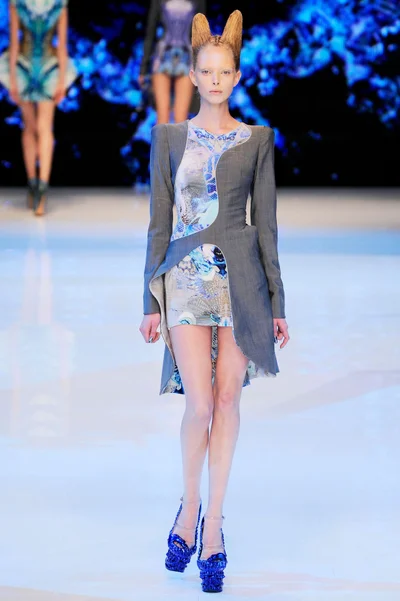 Look 28